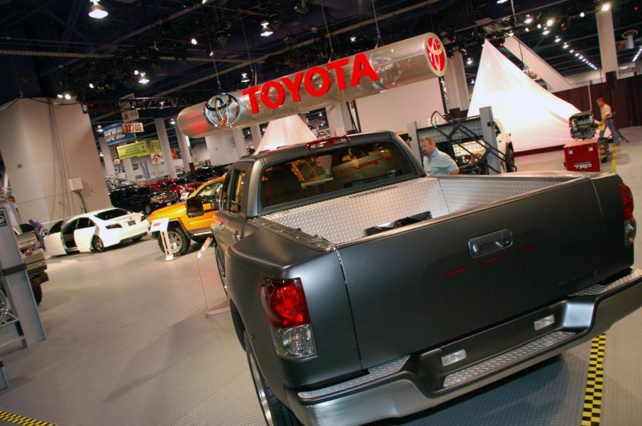  Toyota Tundra Diesel Dually Project Vehicle 2007 года  (фото 2 из 13)